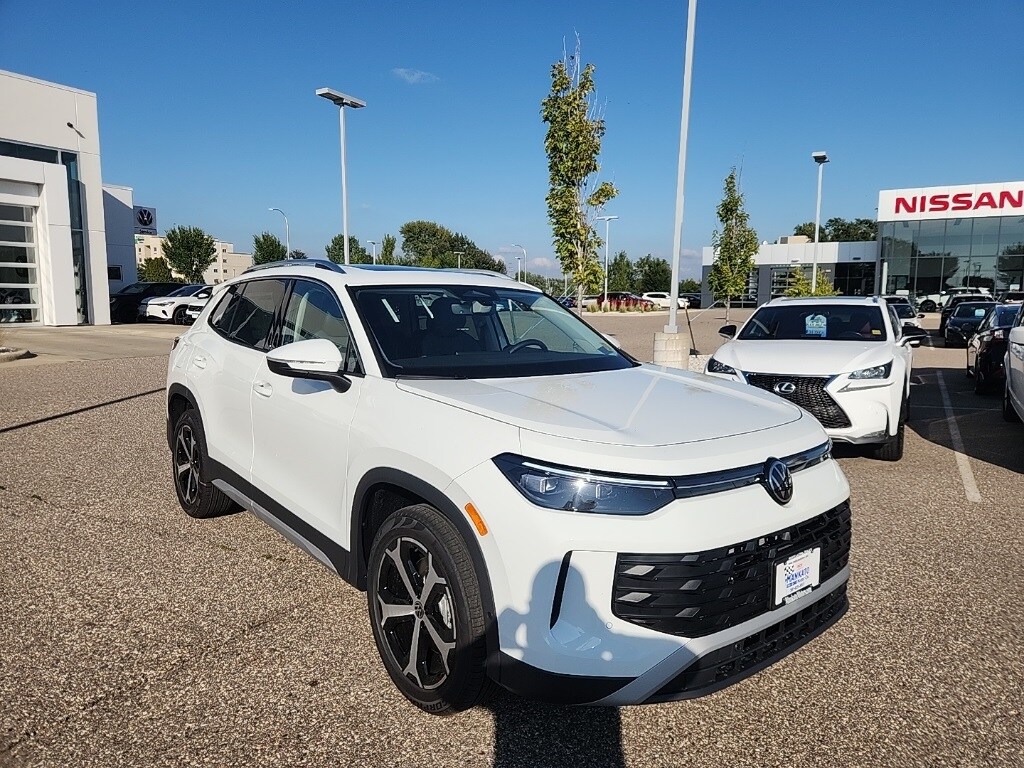 2025 Volkswagen Tiguan SE photo 3