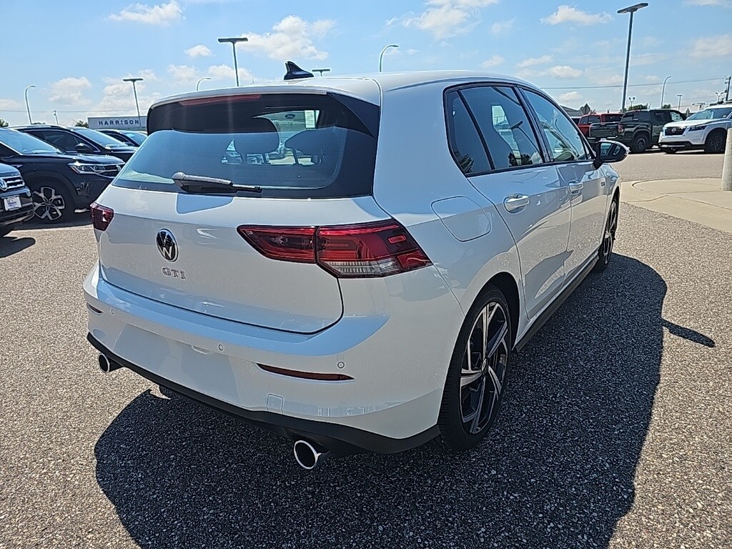 2025 Volkswagen Golf GTI SE photo 2