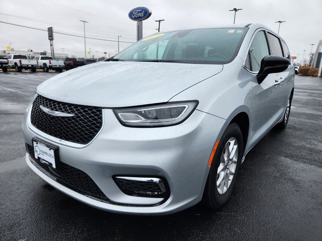 Used 2024 Chrysler Pacifica Touring L Passenger Van