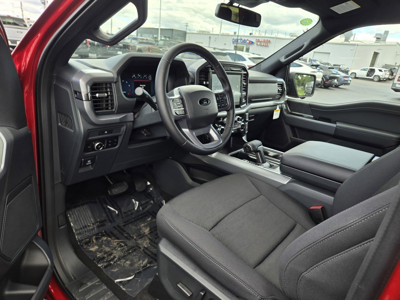 2025 Ford F-150 XLT photo 2