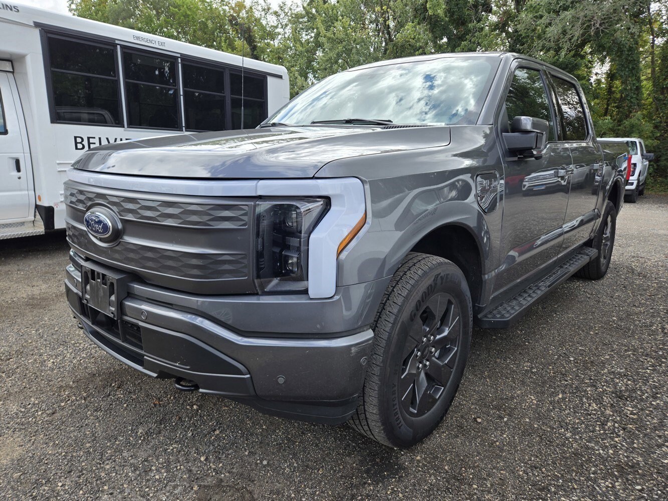 2023 Ford F-150 Lightning Lariat photo 2