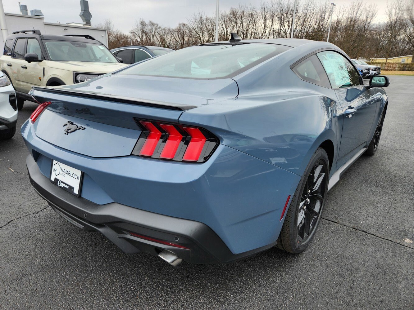 2025 Ford Mustang EcoBoost Premium photo 3