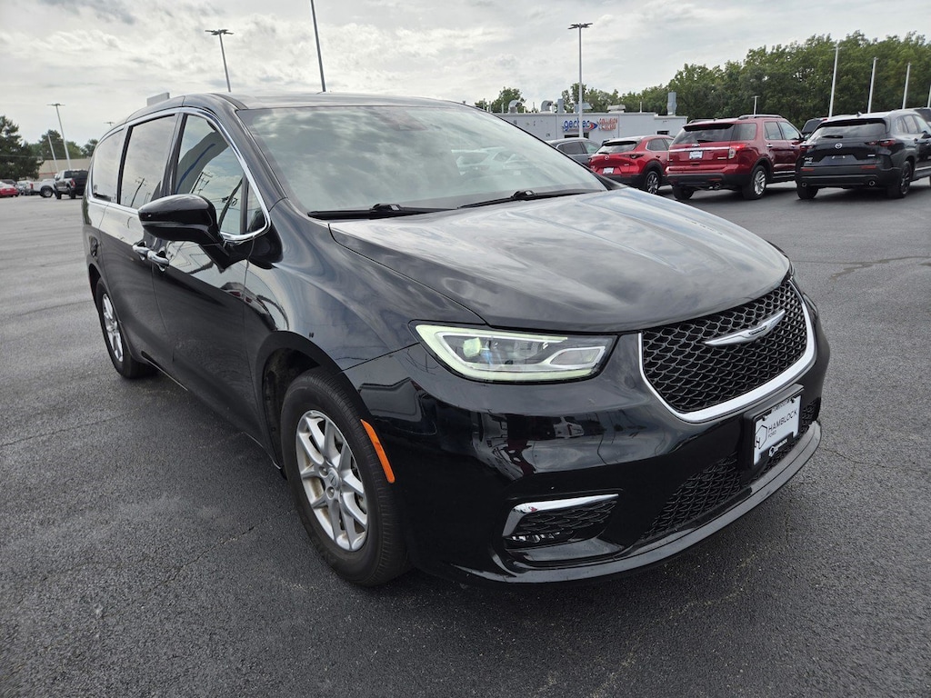Used 2026 Chrysler Pacifica Select Passenger Van