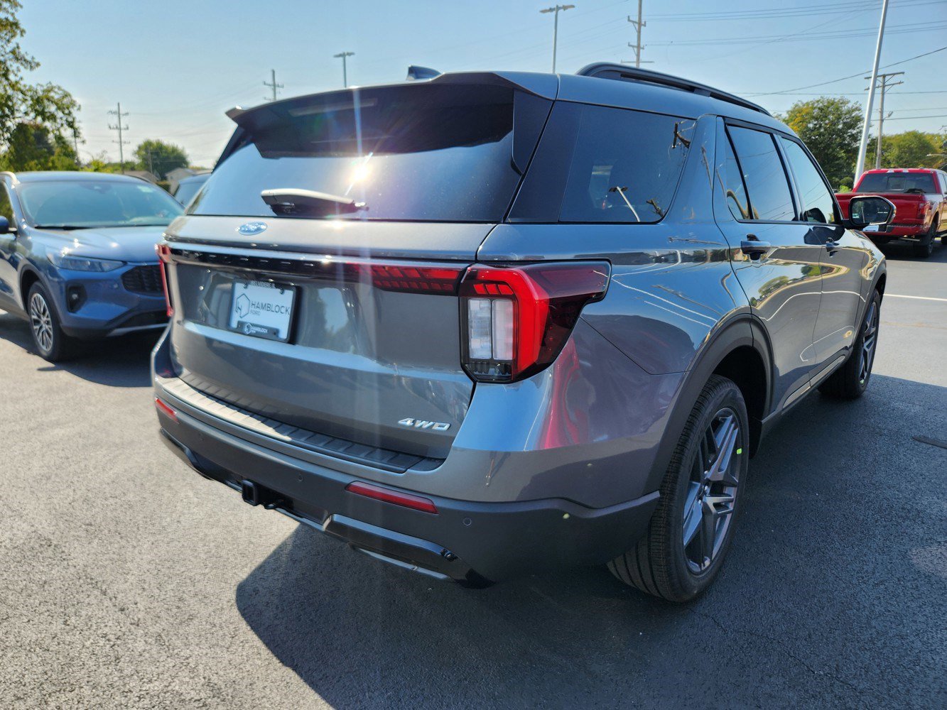 2025 Ford Explorer ST-Line photo 2