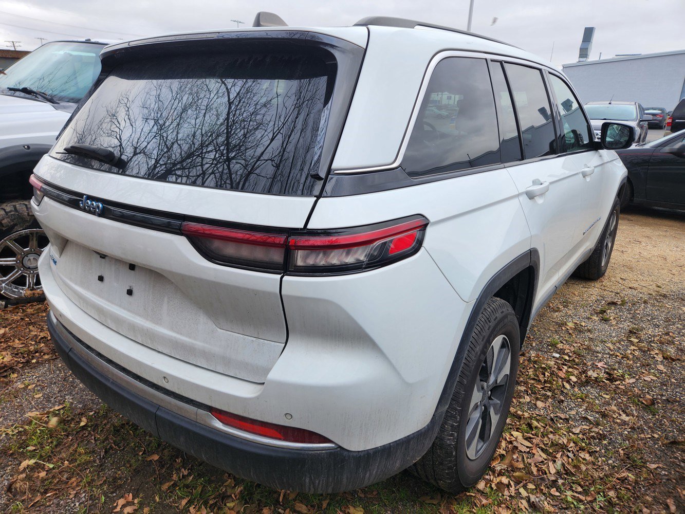 2023 Jeep Cherokee Base photo 3