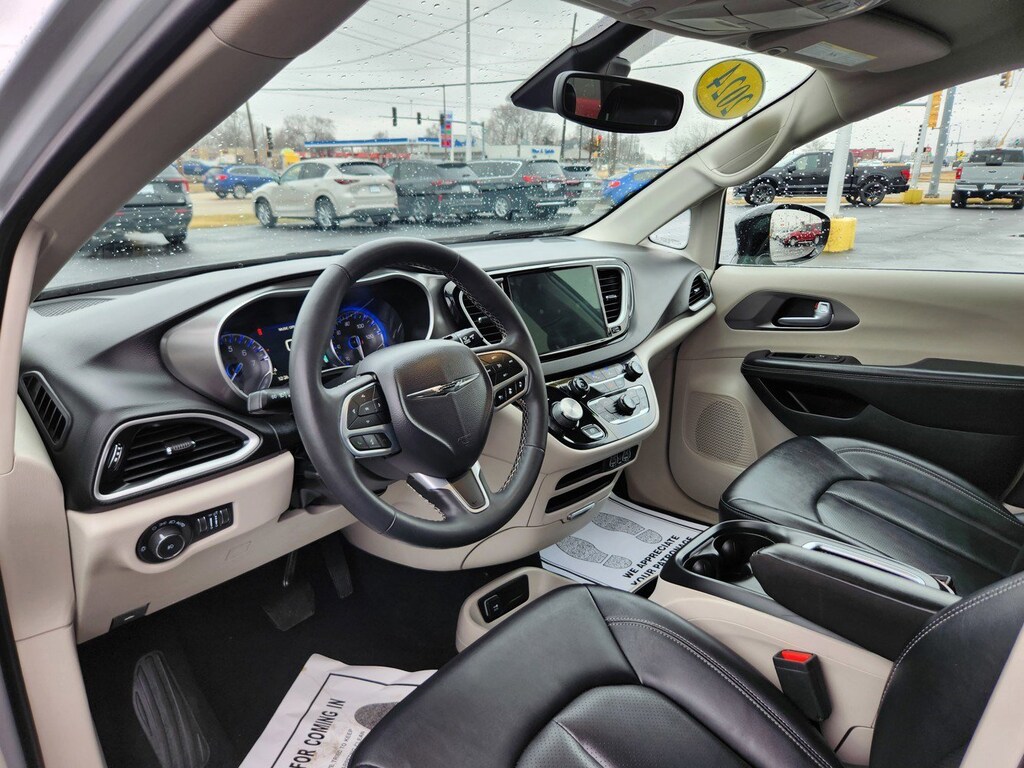 Used 2024 Chrysler Pacifica Touring L Passenger Van