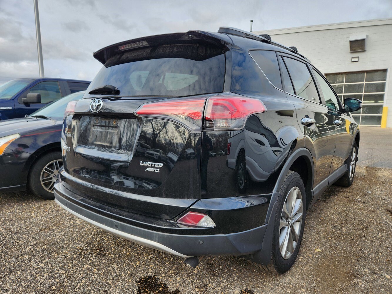 2016 Toyota RAV4 Limited photo 4