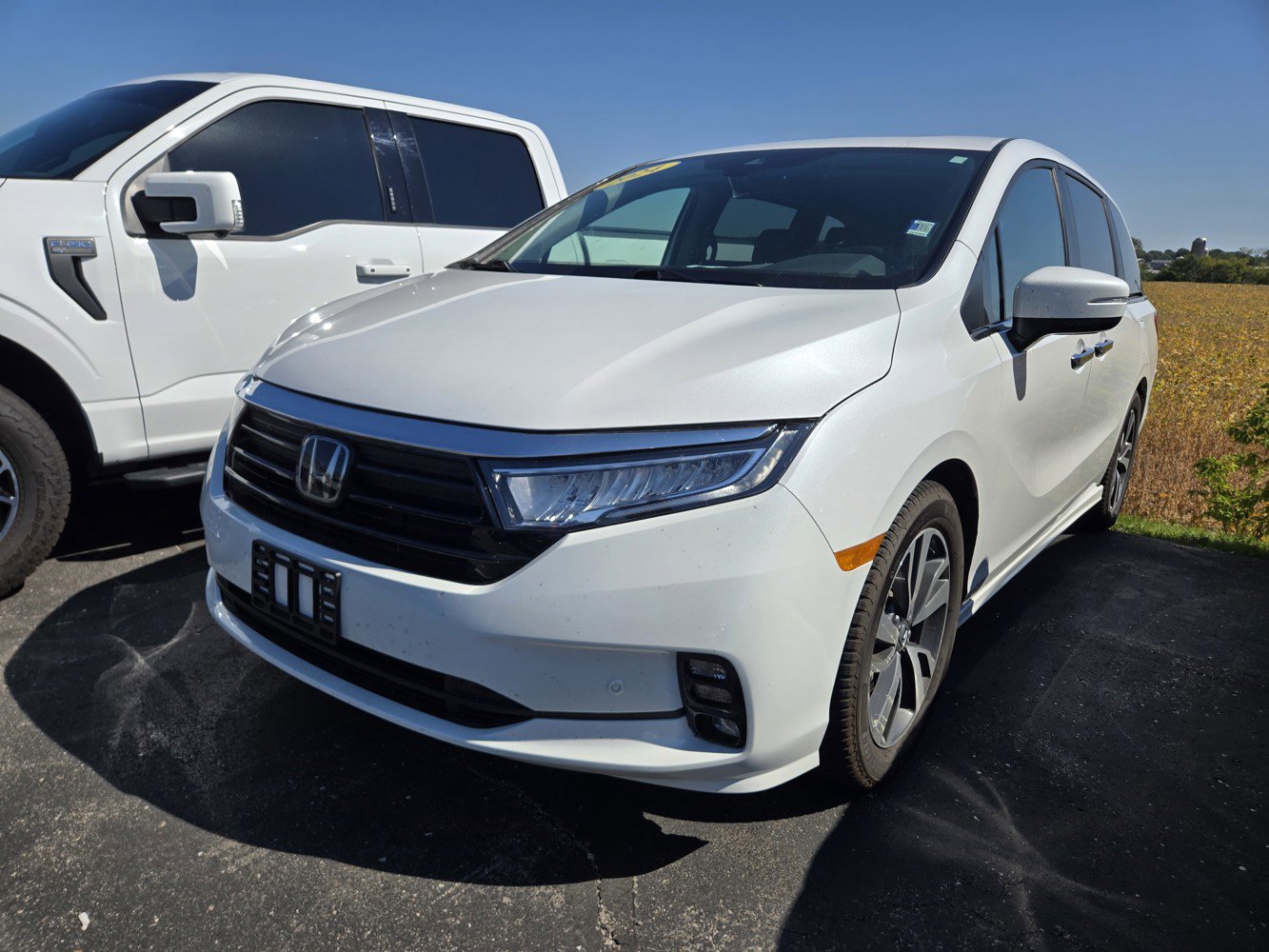 2024 Honda Odyssey Touring photo 2