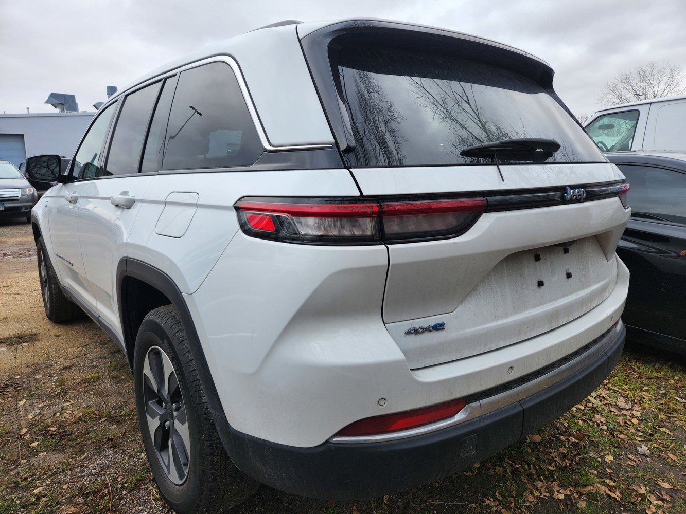 2023 Jeep Cherokee Base photo 2