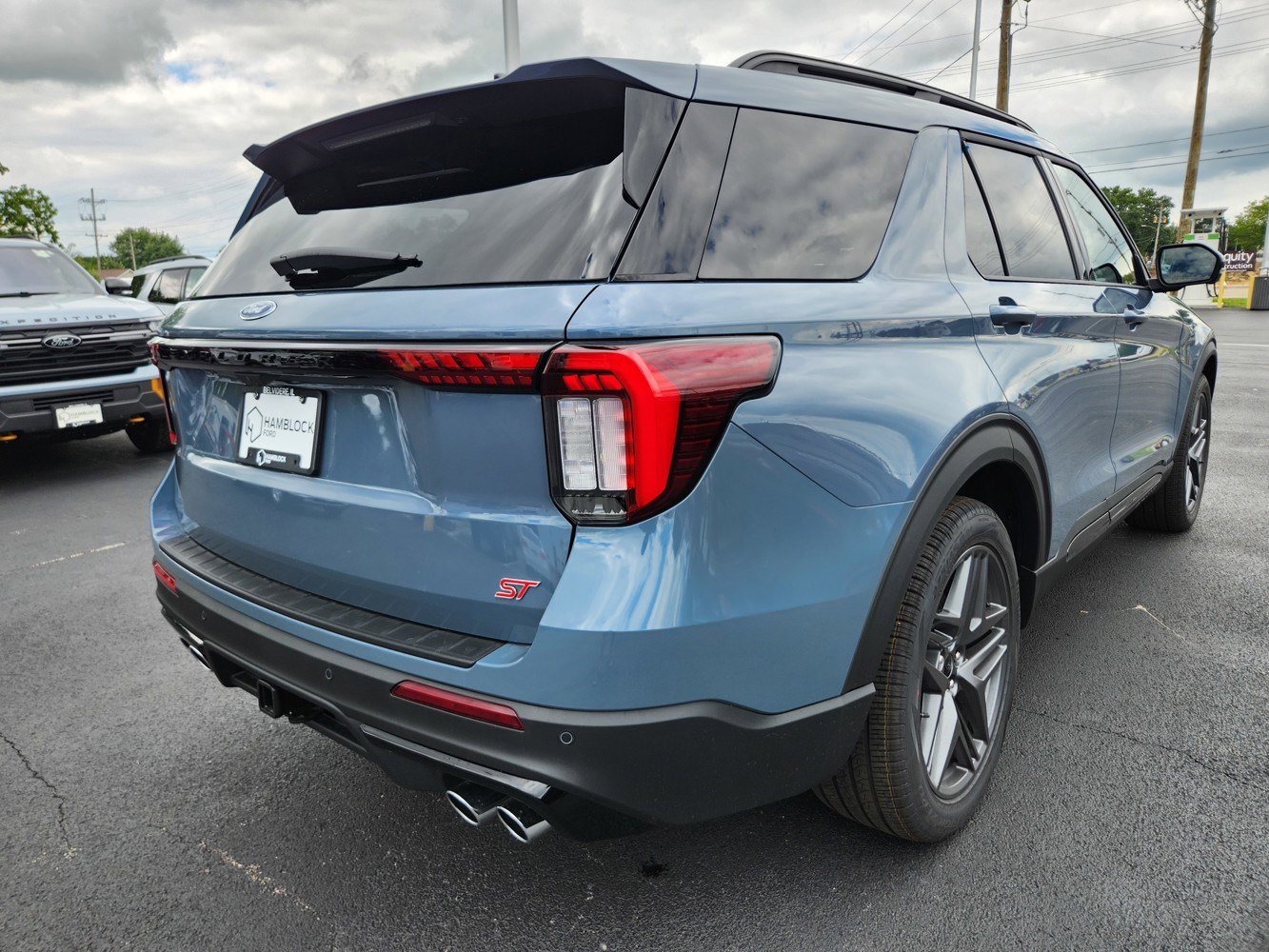 2025 Ford Explorer ST photo 4