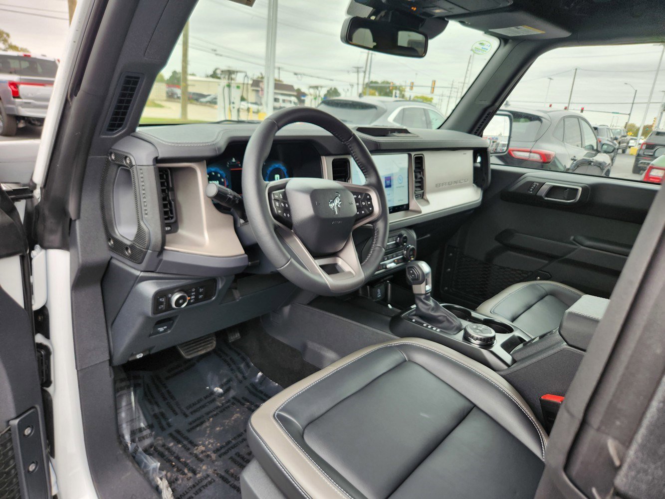 2025 Ford Bronco Outer Banks photo 2