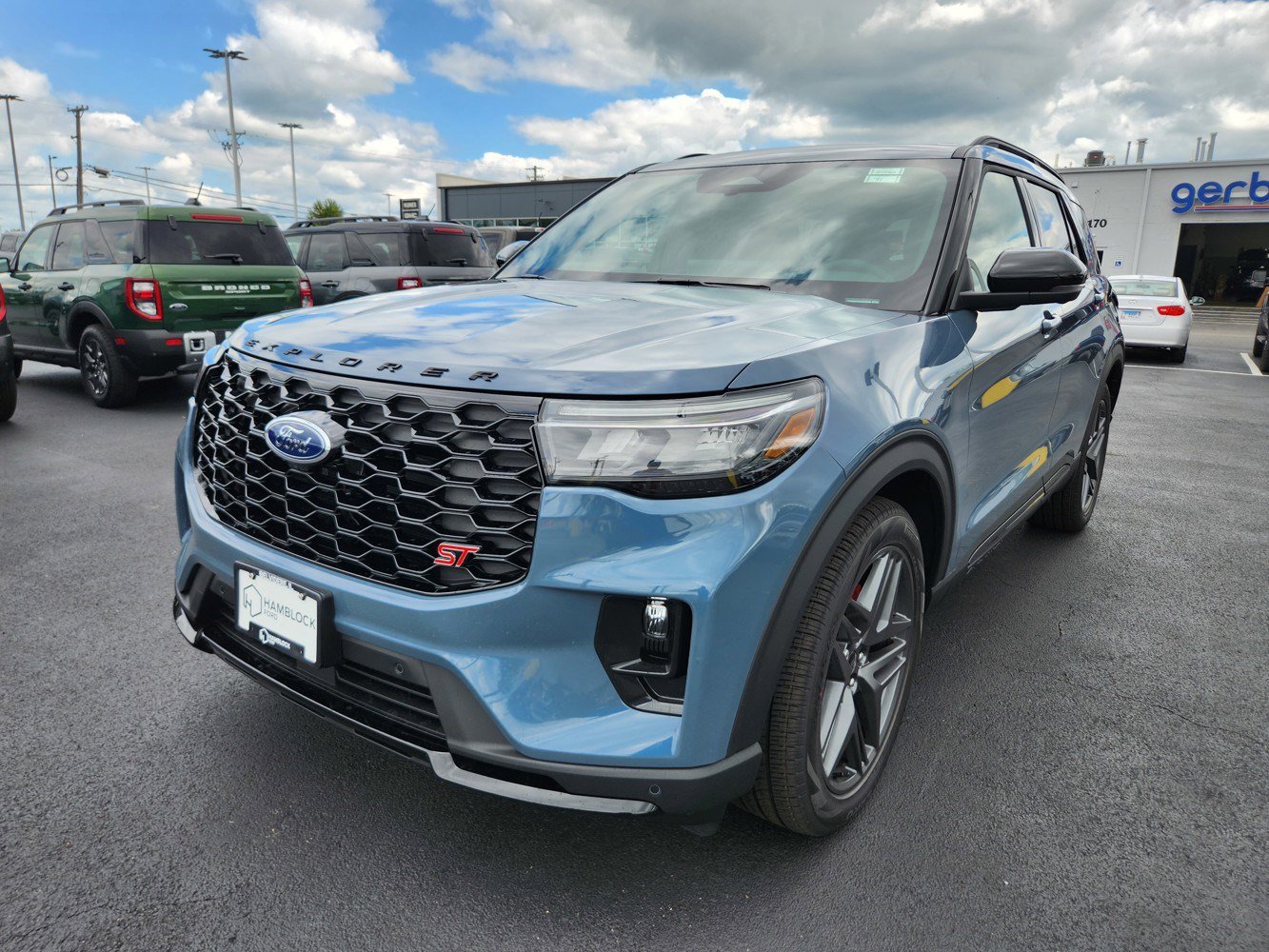 2025 Ford Explorer ST photo 3