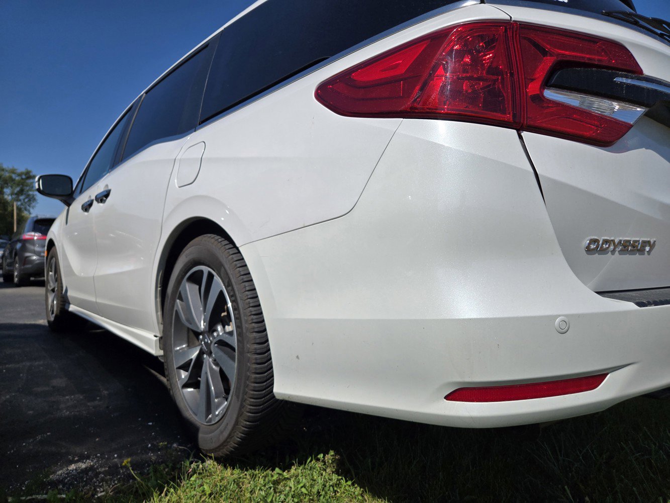 2024 Honda Odyssey Touring photo 3