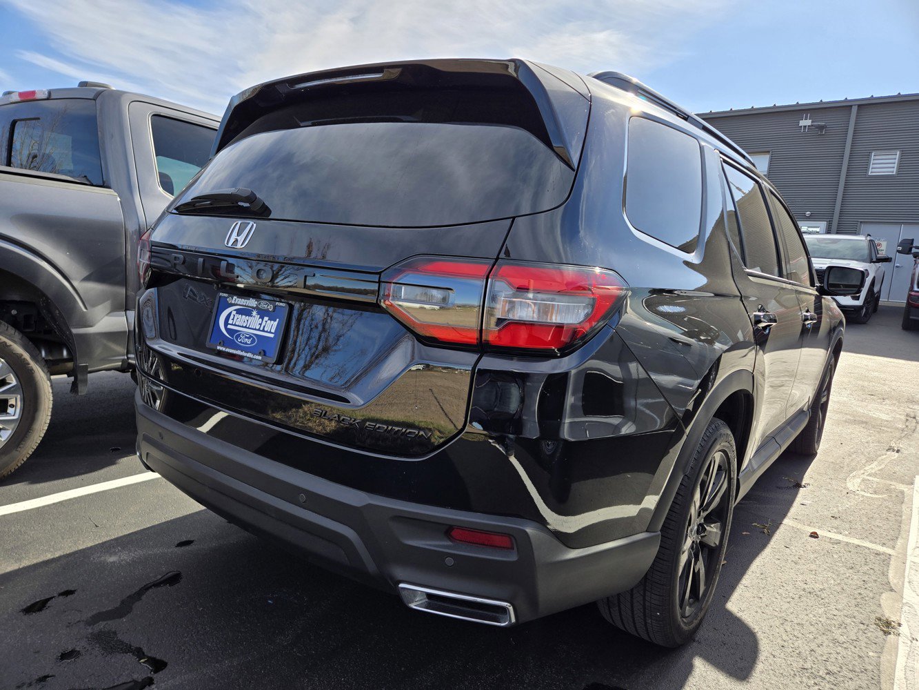 2025 Honda Pilot Black Edition photo 2