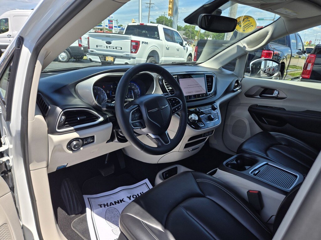 Used 2023 Chrysler Pacifica Touring L Passenger Van