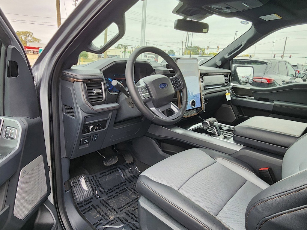 New 2025 Ford F-150 Lightning Lariat TRUCK