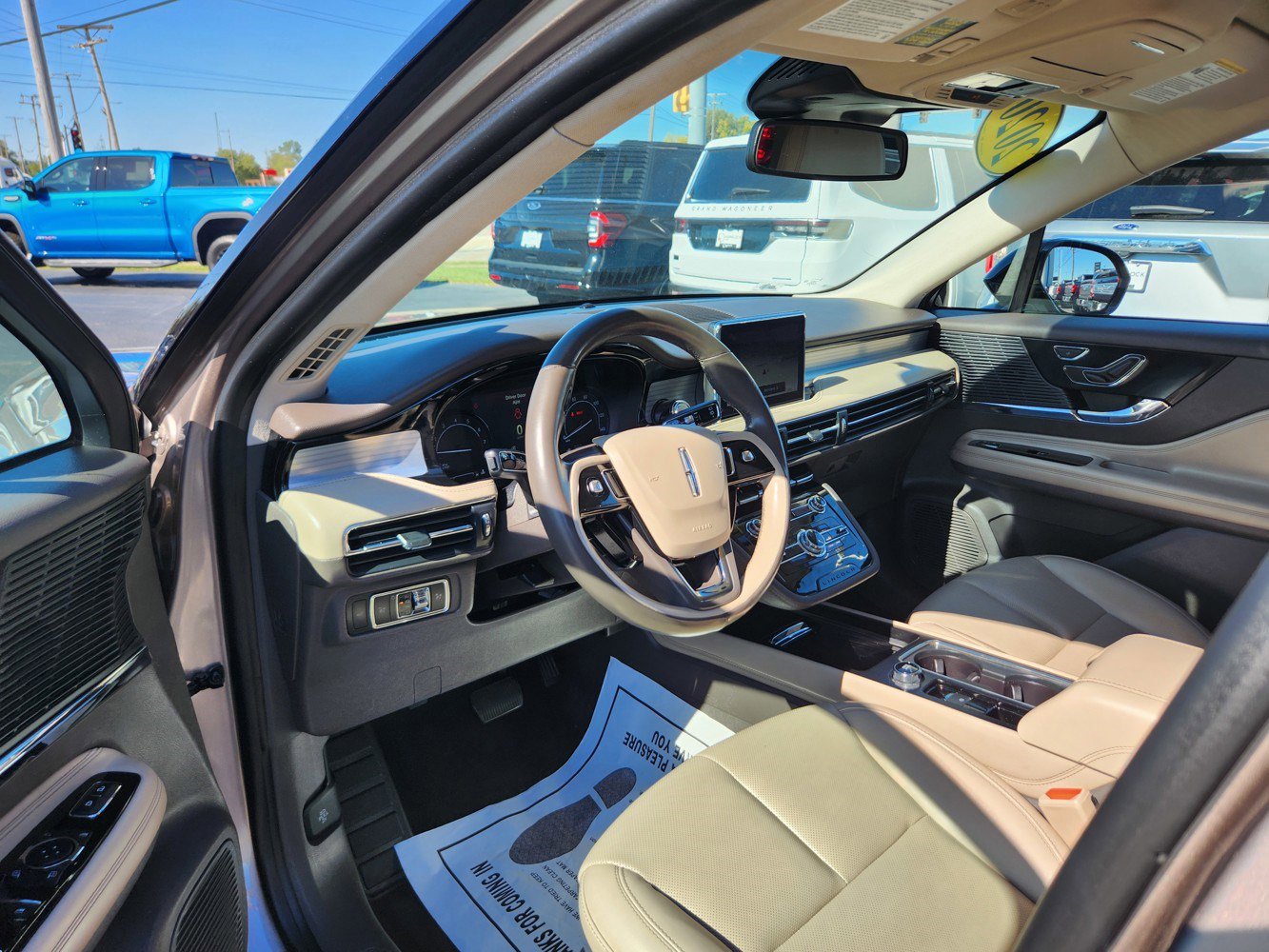 2020 Lincoln Corsair Standard photo 2