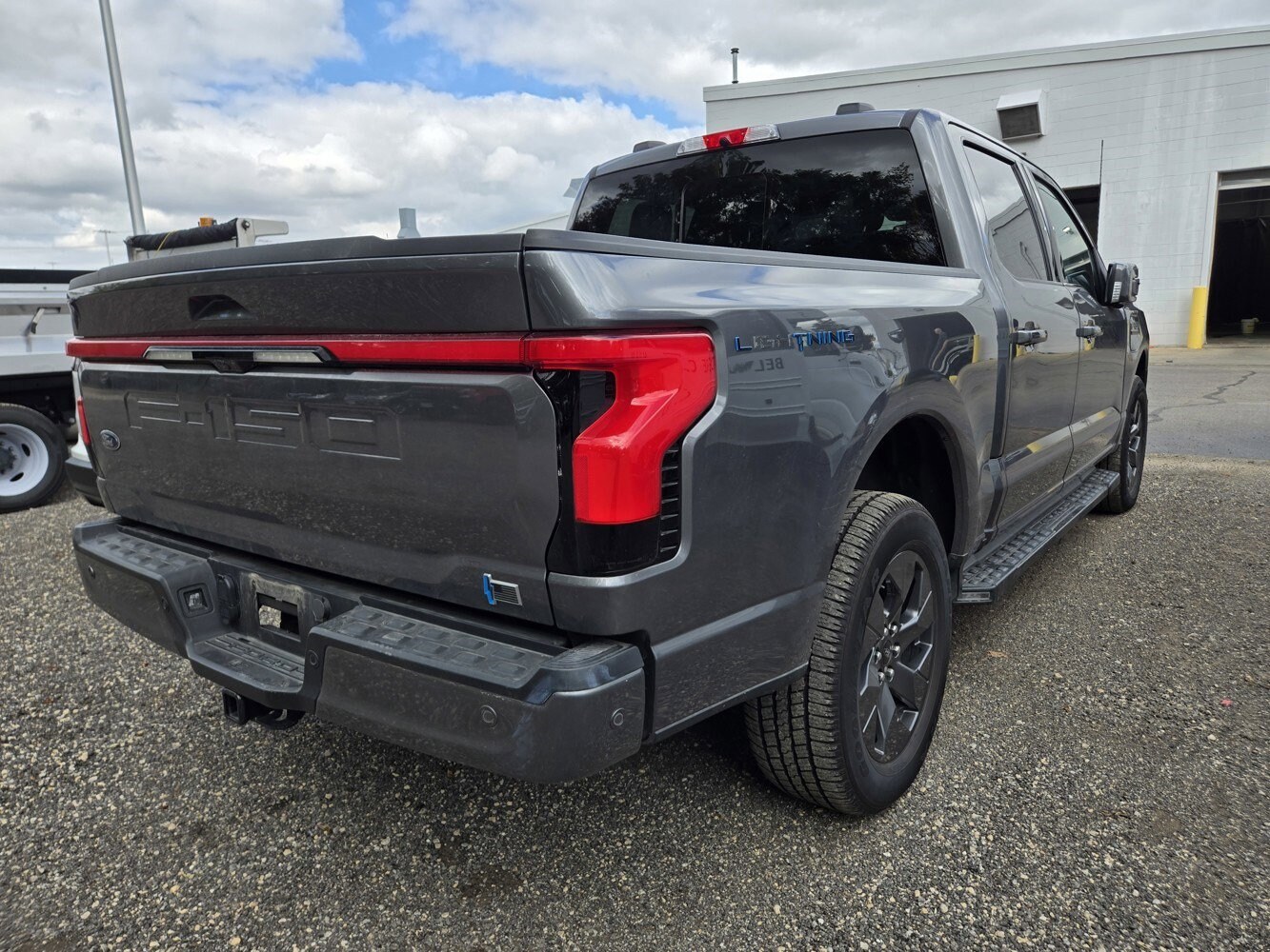 2023 Ford F-150 Lightning Lariat photo 4
