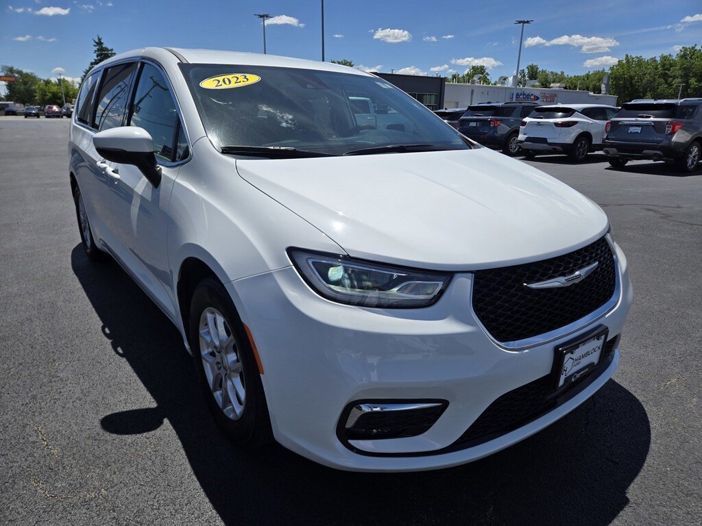 Used 2023 Chrysler Pacifica Touring L Passenger Van