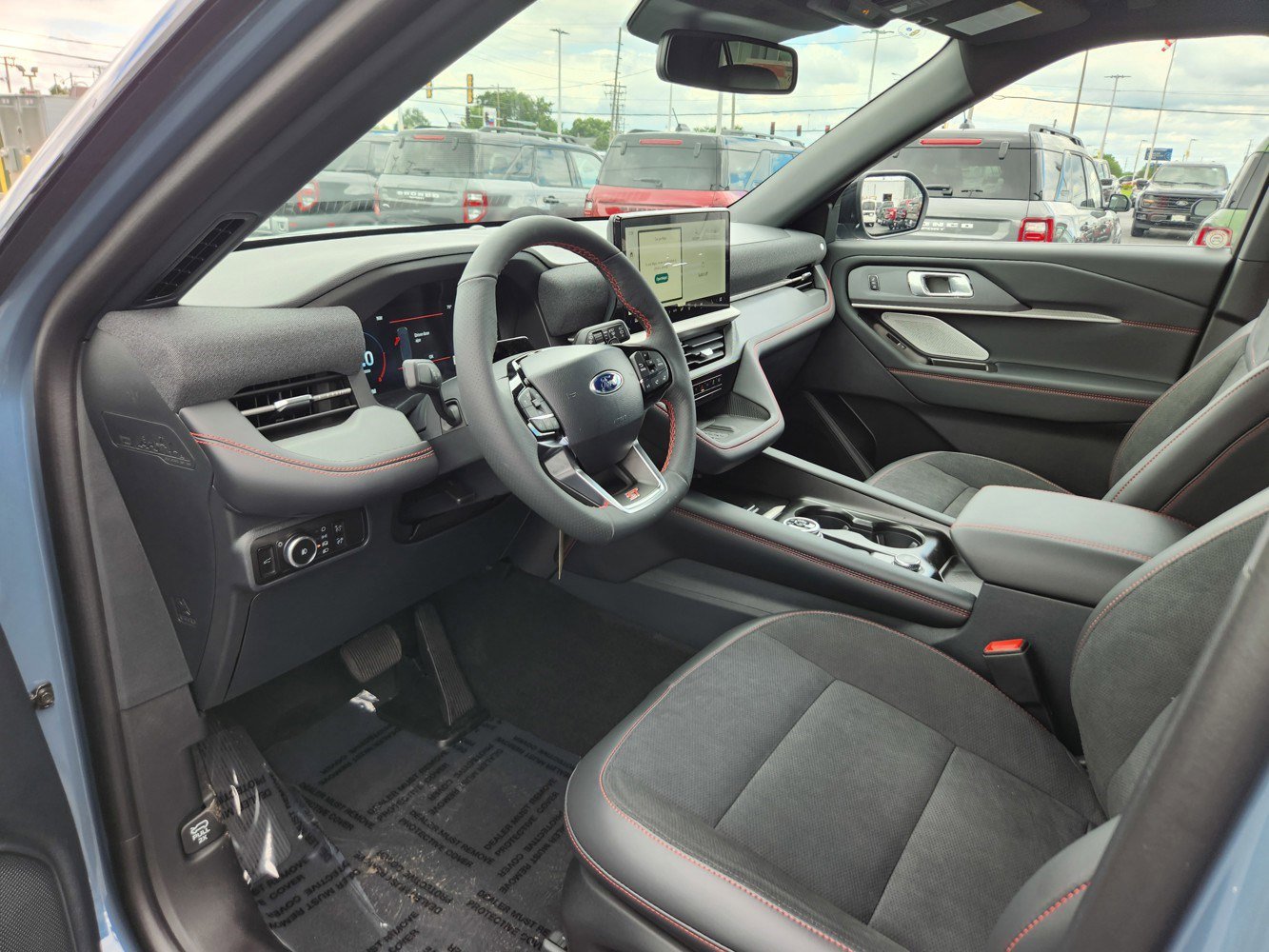 2025 Ford Explorer ST photo 2