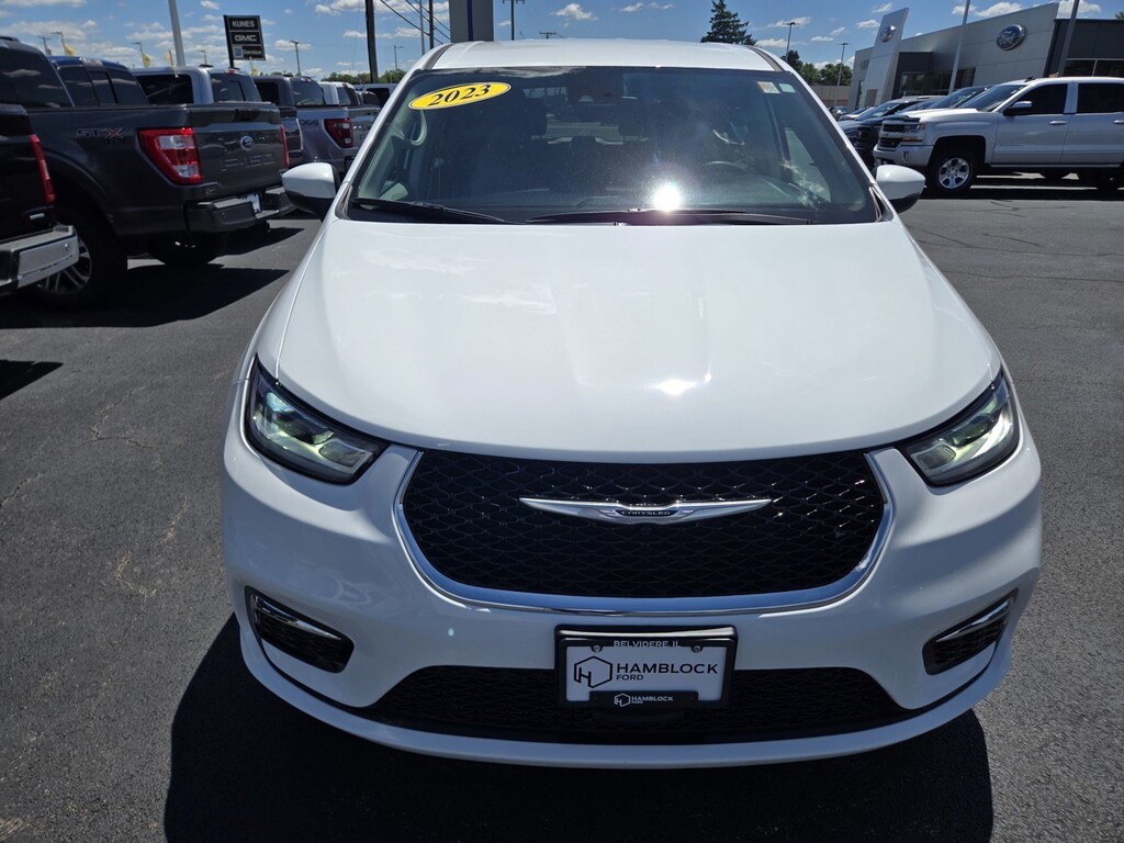 Used 2023 Chrysler Pacifica Touring L Passenger Van