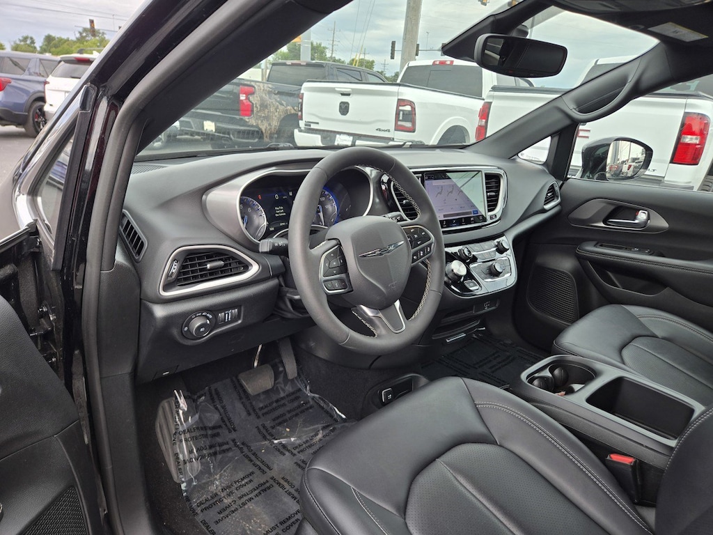 Used 2026 Chrysler Pacifica Select Passenger Van
