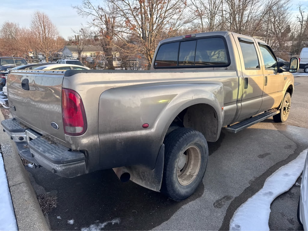 Used 2002 Ford Super Duty F-350 DRW XL Crew Cab 156 4WD Crew Cab 156 4WD