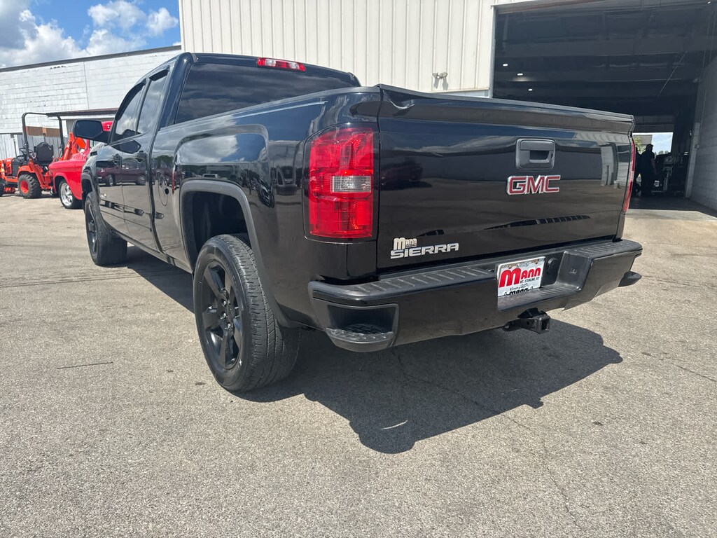 Used 2017 GMC Sierra 1500 4WD Double Cab 143.5 4WD Double Cab 143.5