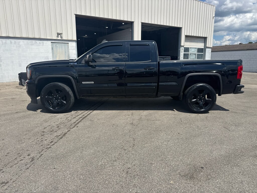 Used 2017 GMC Sierra 1500 4WD Double Cab 143.5 4WD Double Cab 143.5