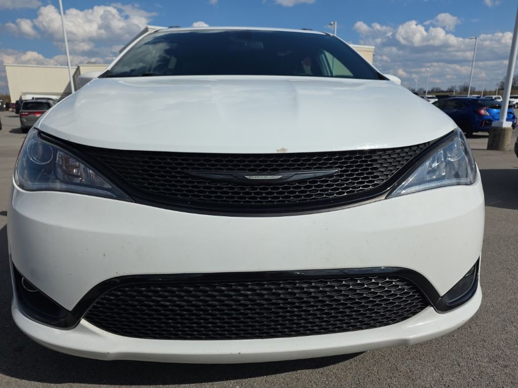 Used 2018 Chrysler Pacifica Touring L with VIN 2C4RC1BG7JR364518 for sale in Richmond, KY