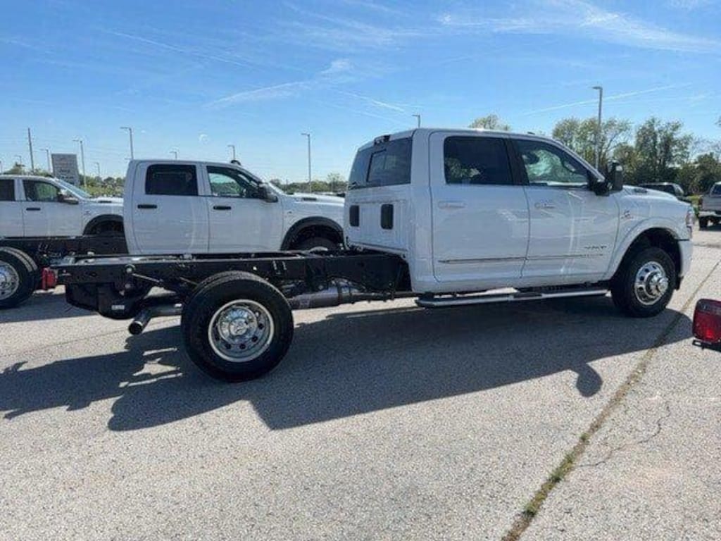 New 2024 Ram 3500 Chassis Cab 3500 LIMITED CREW CAB CHASSIS 4X4 60' CA Truck