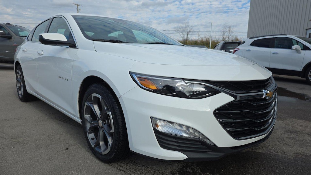 2024 Chevrolet Malibu 1LT photo 3