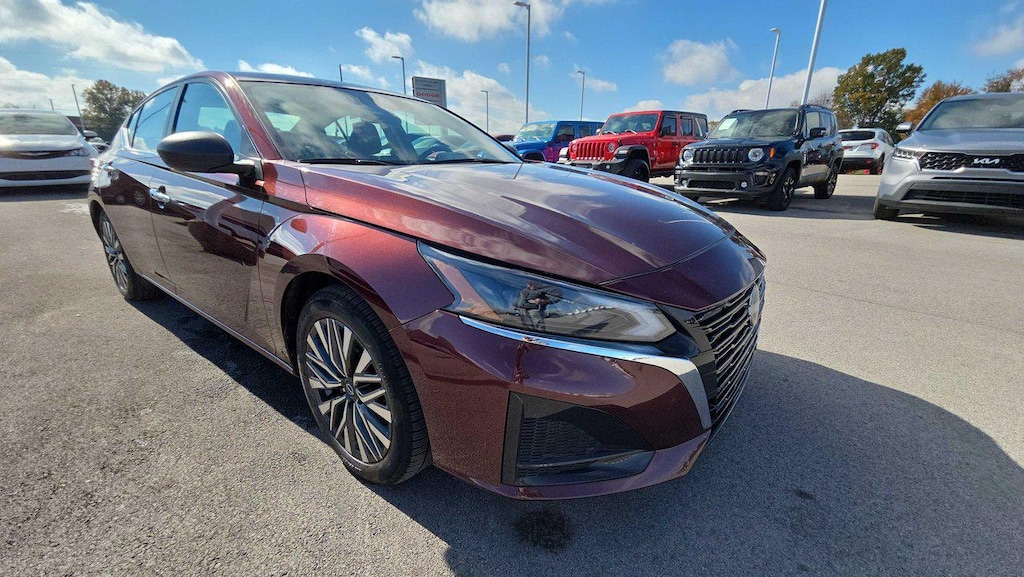 2024 Nissan Altima 2.5 SV photo 2