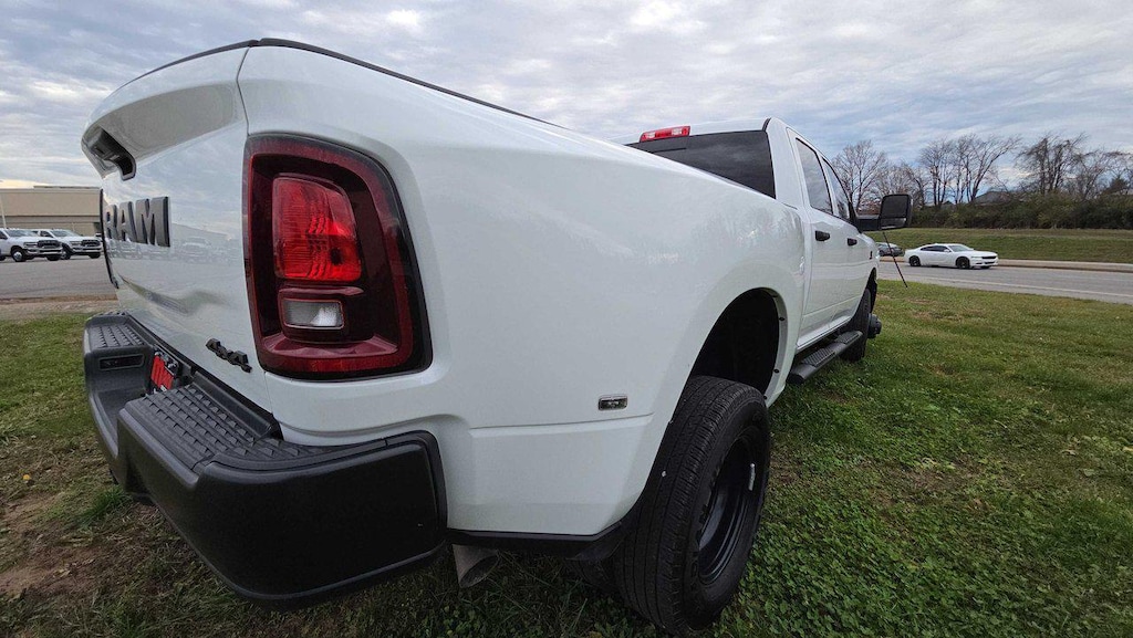 2025 Ram 3500 Tradesman photo 3