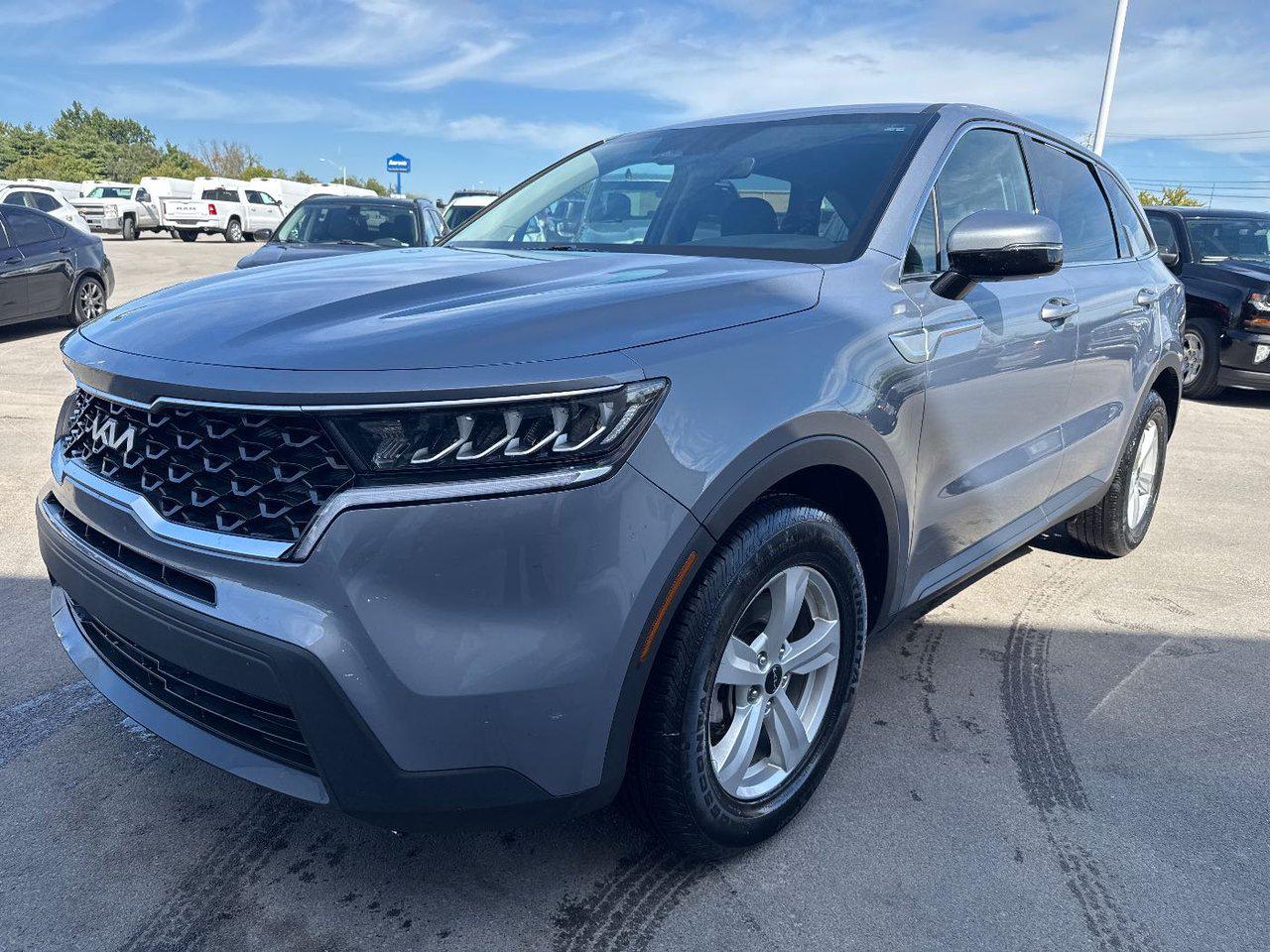 2023 Kia Sorento LX's photo