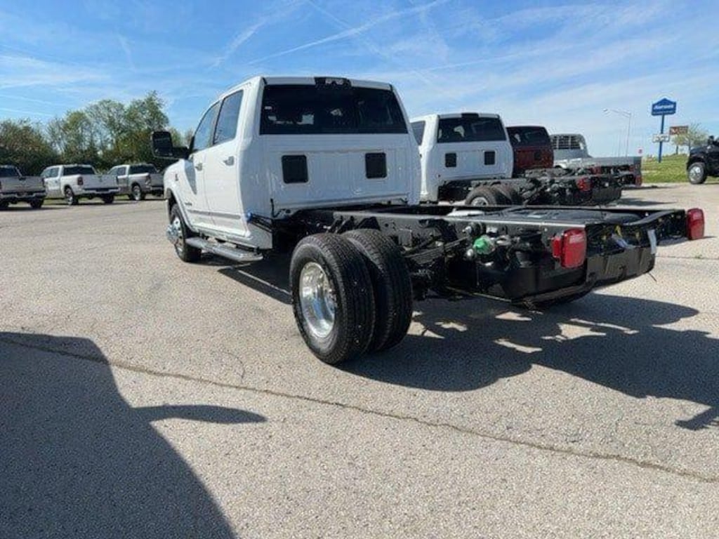 New 2024 Ram 3500 Chassis Cab 3500 LIMITED CREW CAB CHASSIS 4X4 60' CA Truck