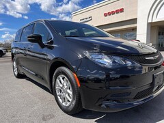 2025 Chrysler Voyager LX Minivan
