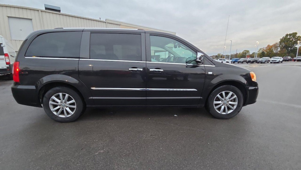 Used 2014 Chrysler Town & Country Touring-L Van