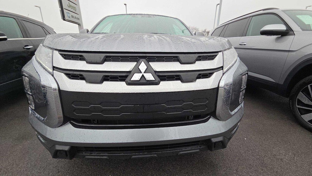2023 Mitsubishi Outlander Sport ES photo 2