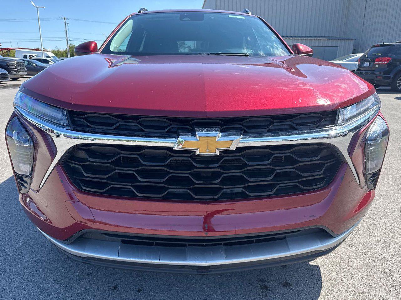 2024 Chevrolet Trax LT photo 2