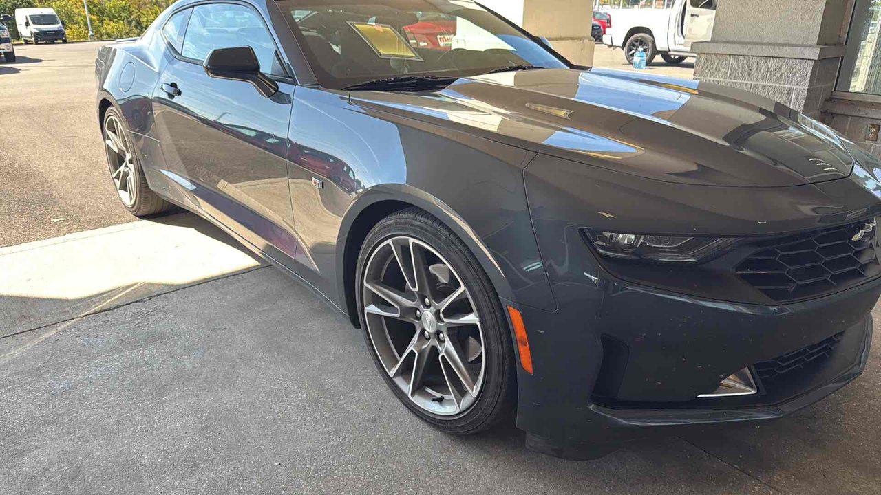 2023 Chevrolet Camaro 1LT Coupe photo 2