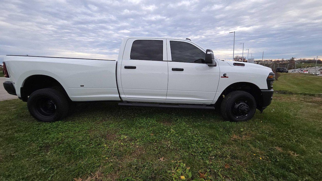 2025 Ram 3500 Tradesman photo 2
