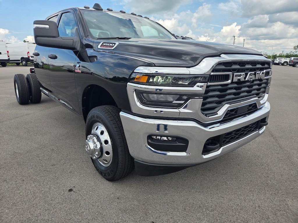 New 2025 Ram 3500 Chassis Cab 3500 TRADESMAN CREW CAB CHASSIS 4X2 60' CA Pickup