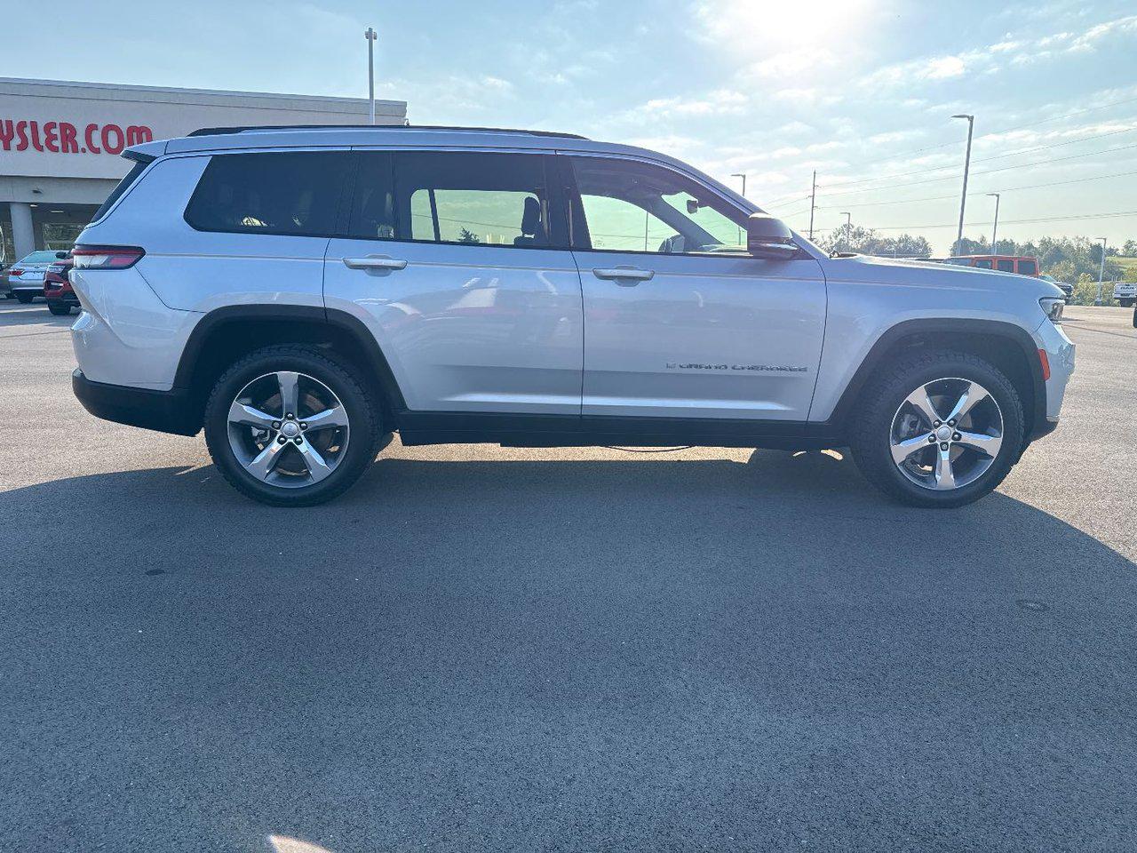 2021 Jeep Grand Cherokee Limited photo 2