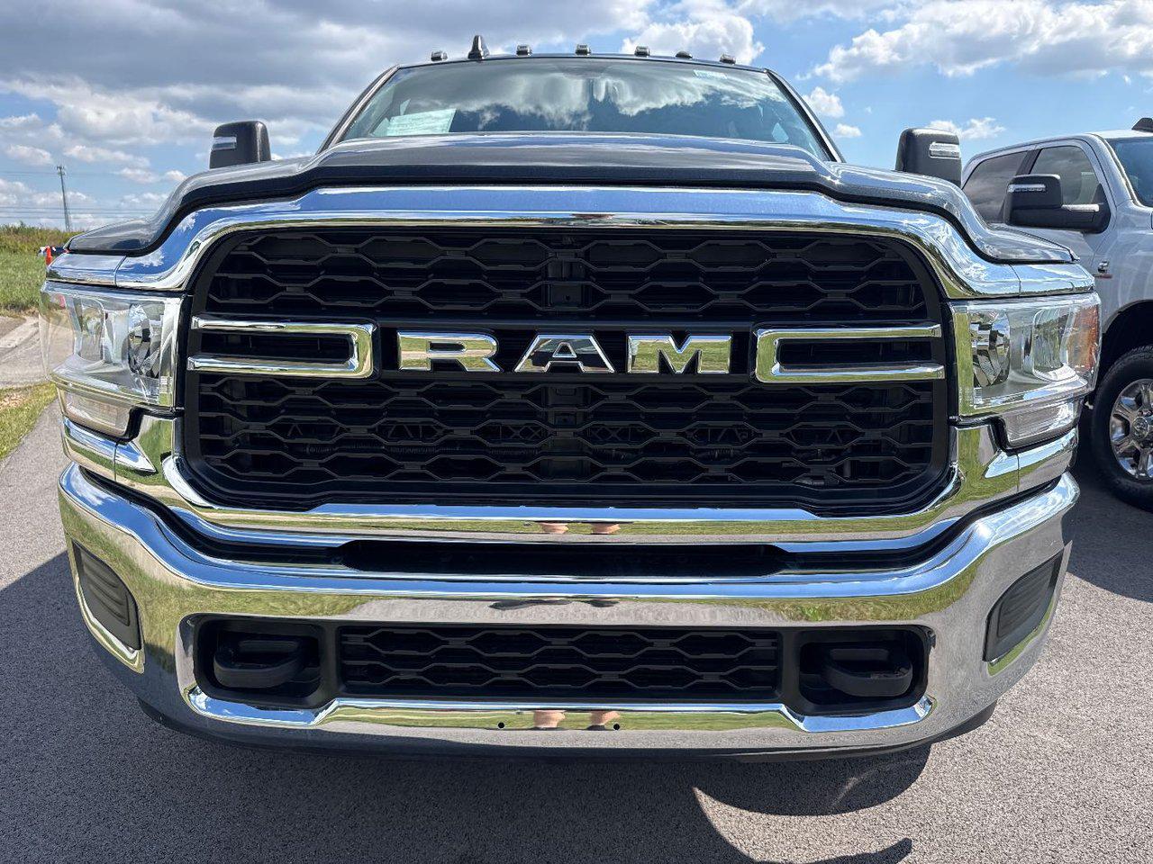 2024 Ram 3500 Tradesman photo 2