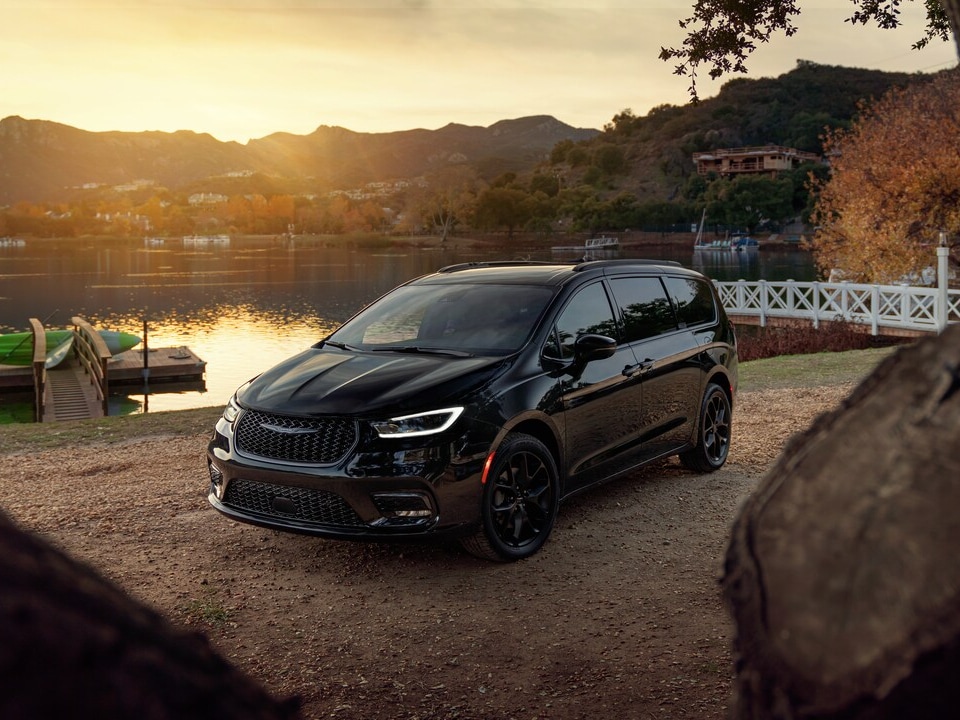 2025-Chrysler-Pacifica-Limited-WheelAddOn-Van-L02-960x720.jpg