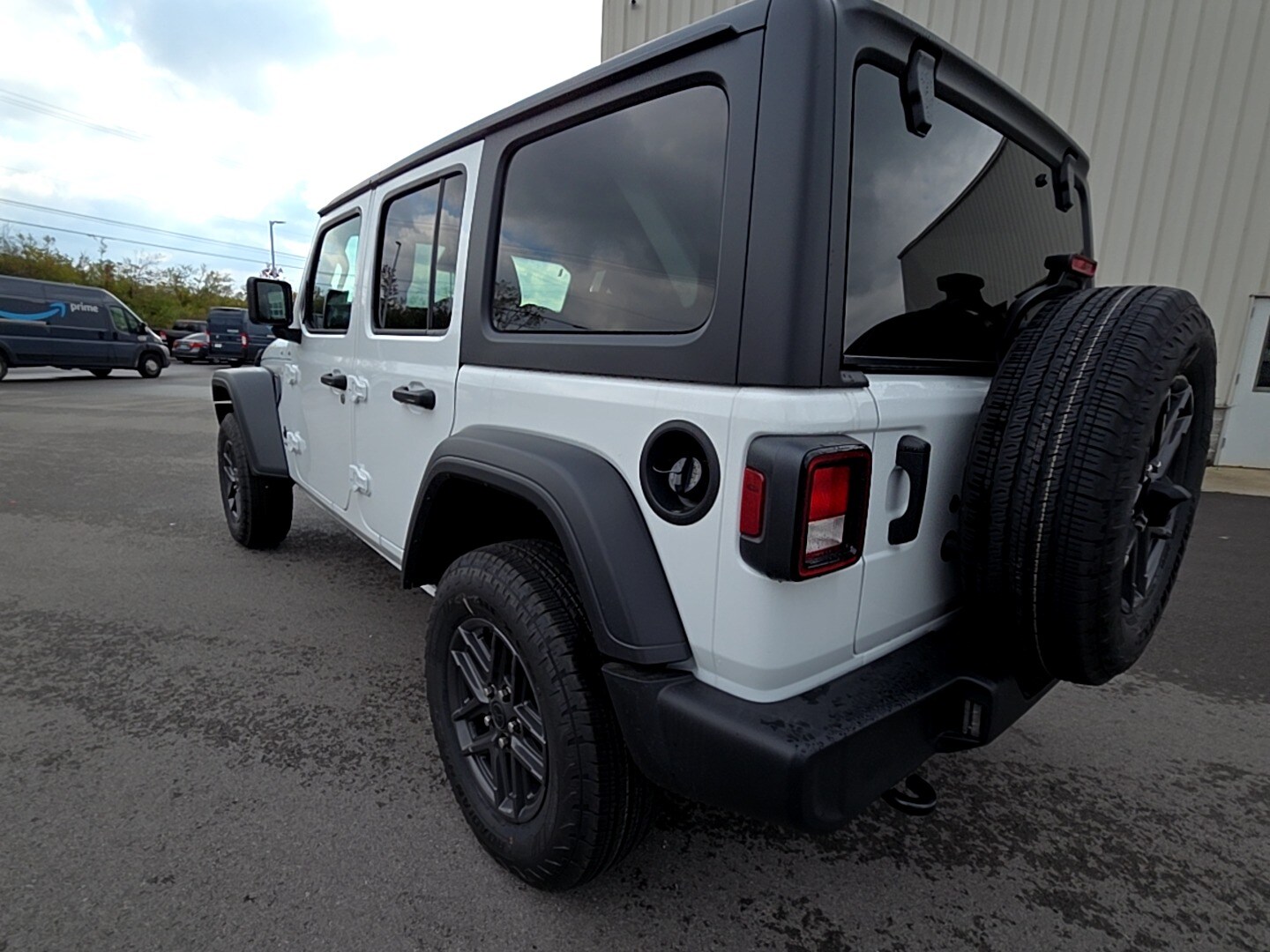 2026 Jeep Wrangler Sport RHD photo 4