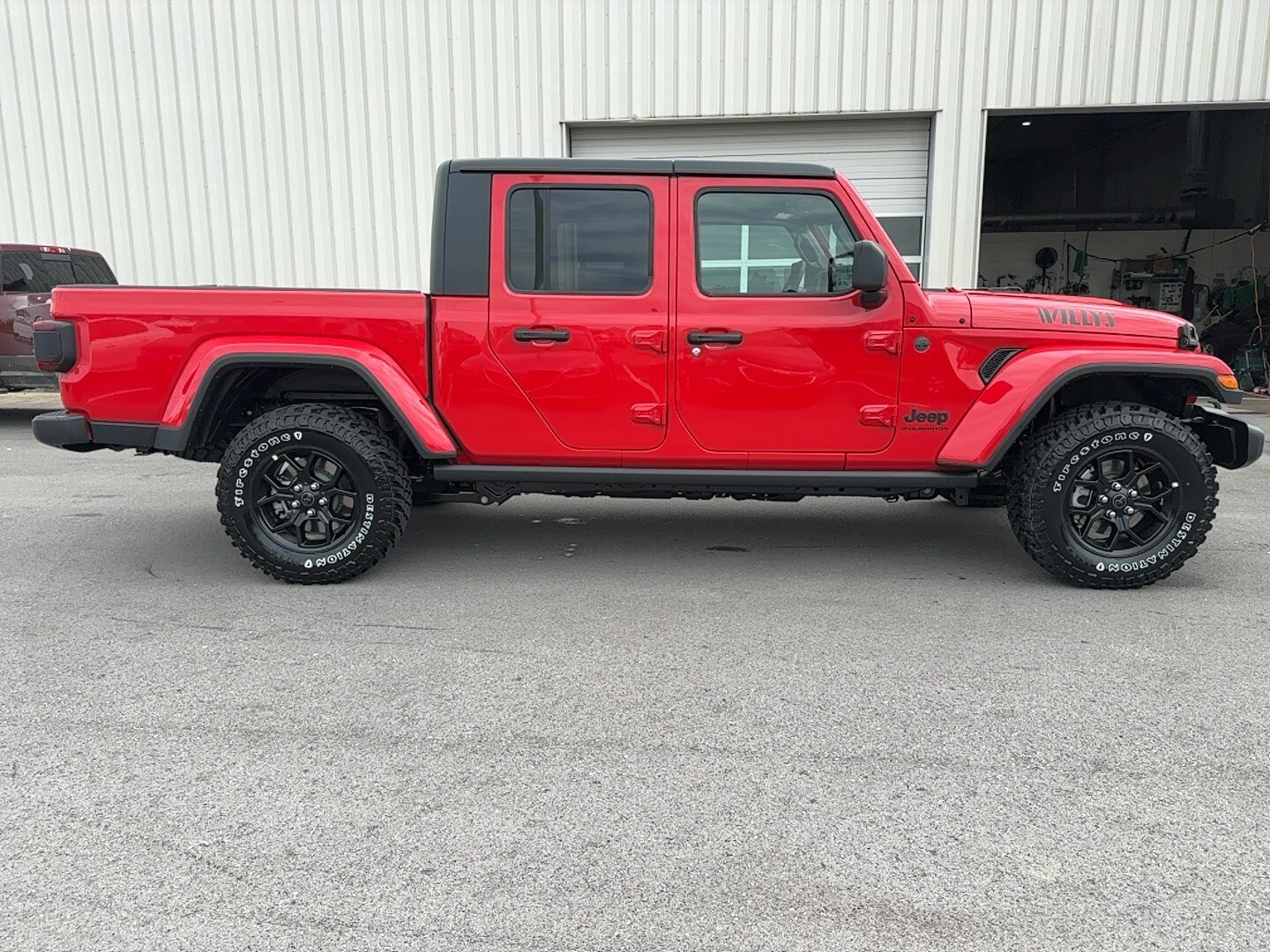 2025 Jeep Gladiator Willys photo 4