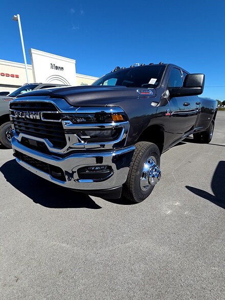 2026 Ram 3500 TRADESMAN CREW CAB 4X4 8' BOX Pickup