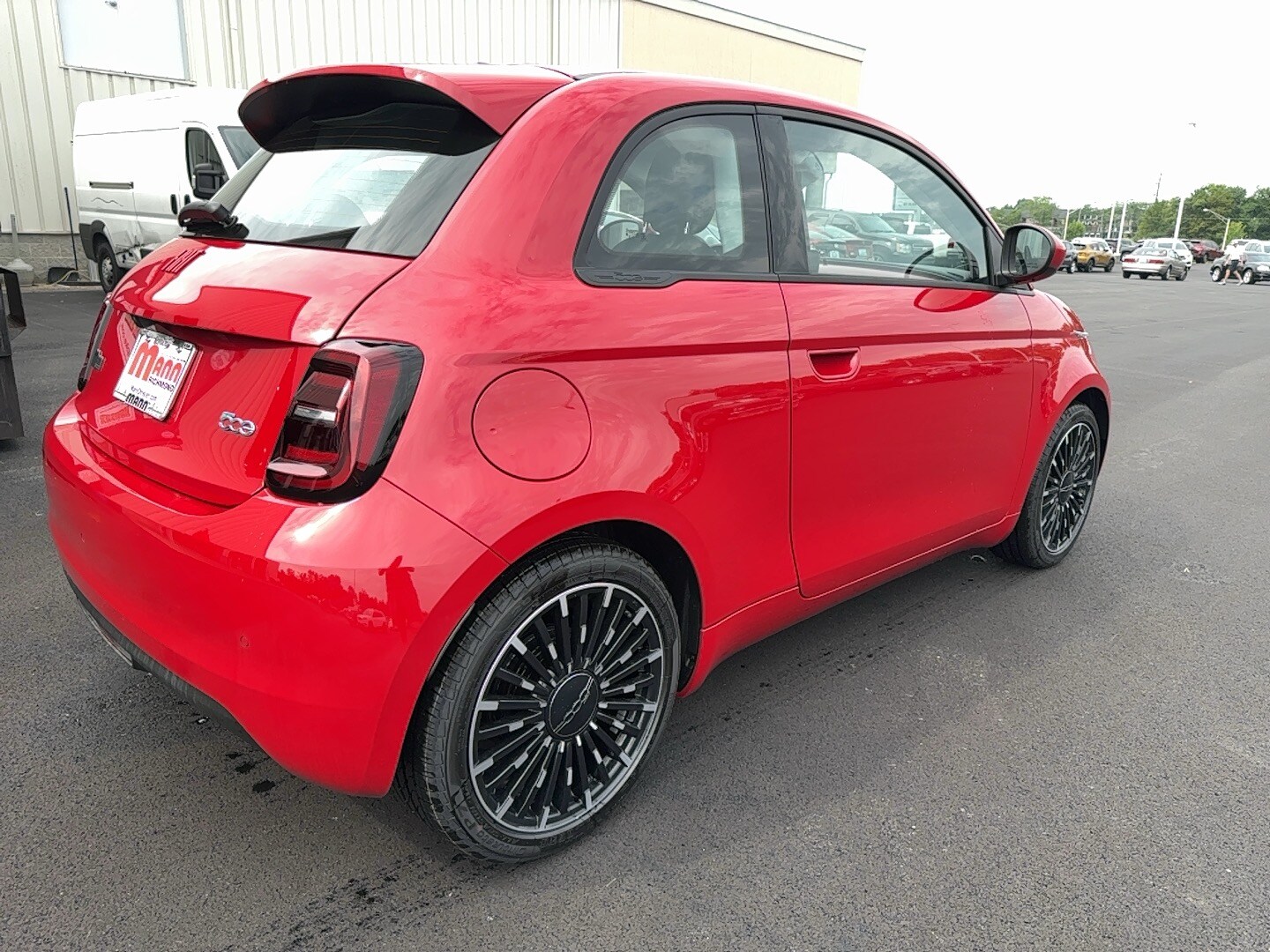 2024 Fiat 500e Red photo 3